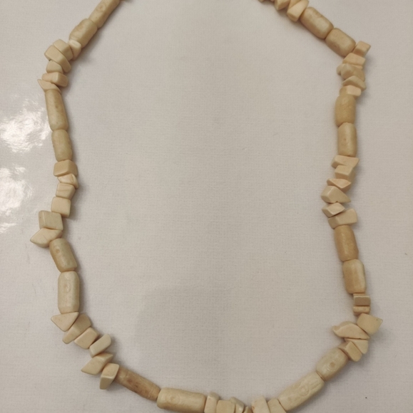 Vintage tribal bone 🦴 necklace in EUC - Picture 7 of 10